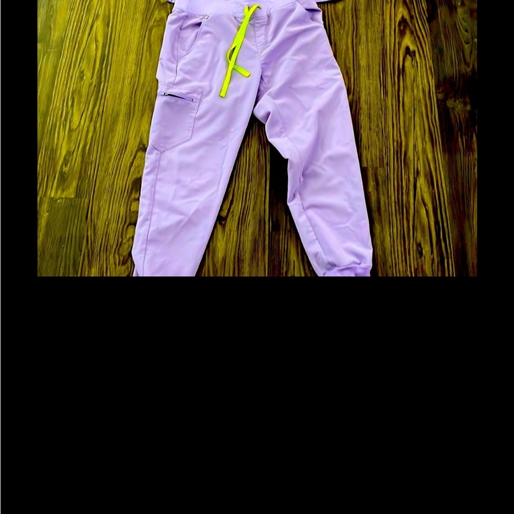 FIGS Zamora jogger pants in Lavender - Medium